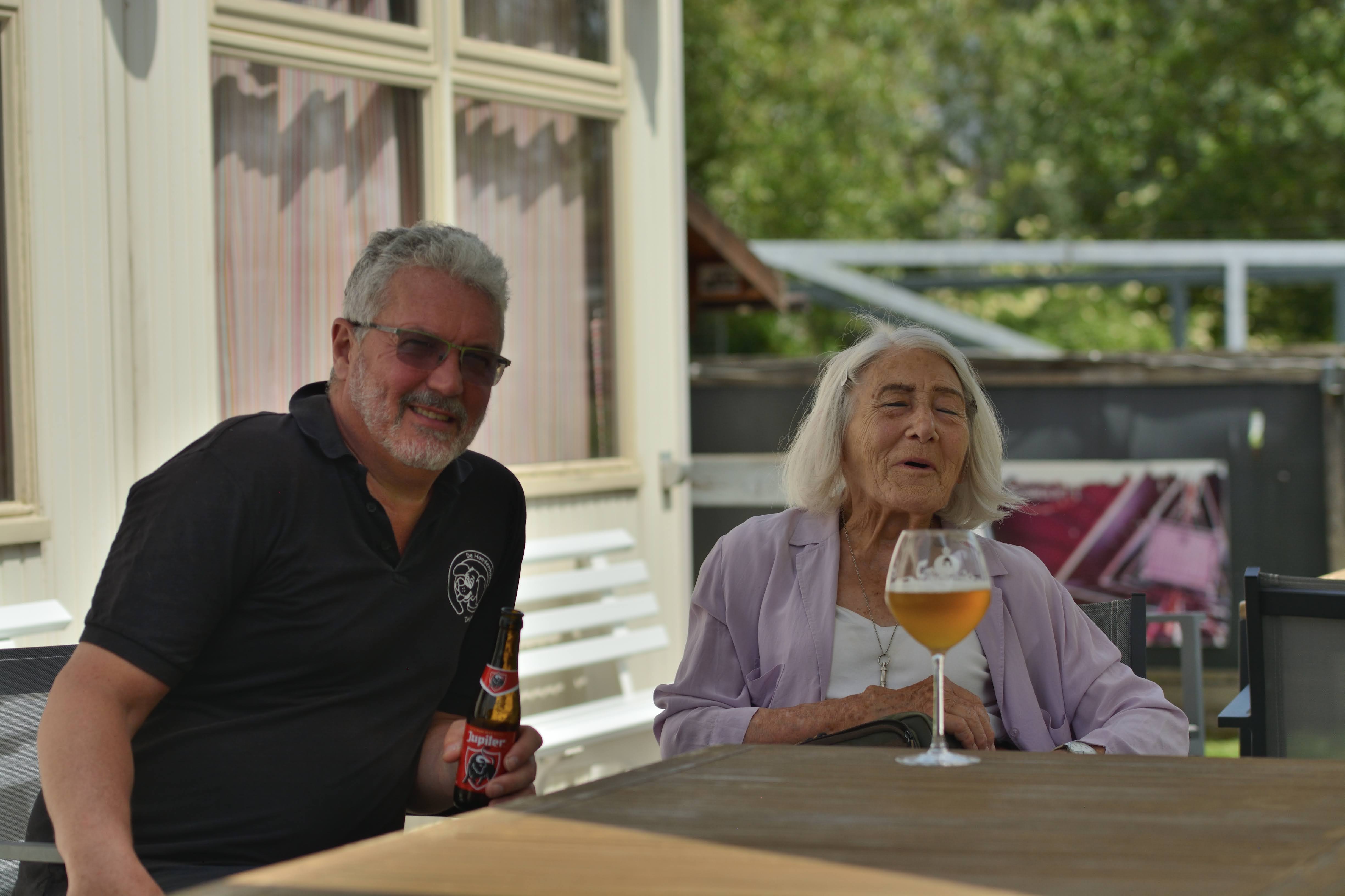 Napraten op het terras na de les